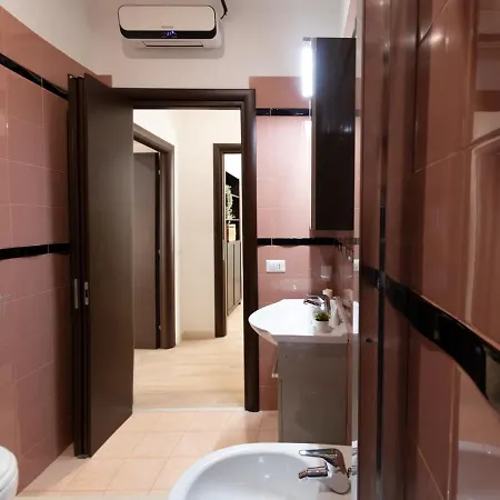 The Rent - Spacious Near Termini Station Apartment Rome