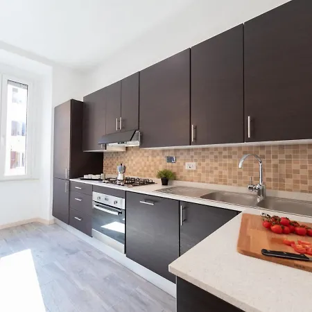 The Rent - Spacious Near Termini Station Apartment Rome
