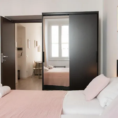 The Rent - Spacious Near Termini Station Apartment *
